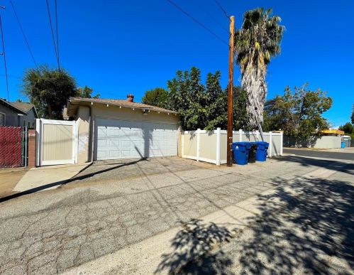 5758 Kester Ave, Van Nuys CA  91411-3014 exterior
