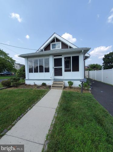 245 Warren St, Willow Grove PA  19090-2119 exterior