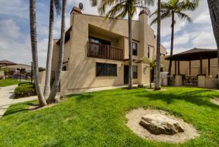 10655 Bell St, Stanton, CA 90680-1968