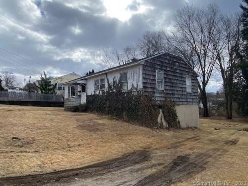 97 Alberta St, Waterbury, CT 06708-3438