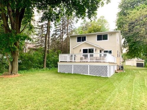 5108 Wickert Dr, West Bend WI  53095-9235 exterior