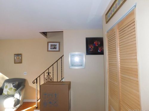 77 Webb Ave, Stamford, CT 06902-4432