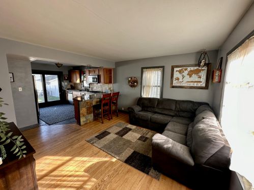 9312 Metcalf Pl, Milwaukee WI  53222-2649 exterior