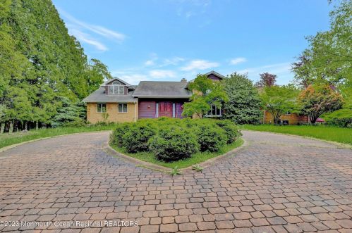 84 Wickapecko Dr, Tinton Falls, NJ 07712-4161
