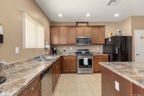 1724 Milling St, Lancaster CA exterior