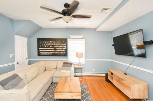 48 Lake St, North Lindenhurst NY  11757-5815 exterior