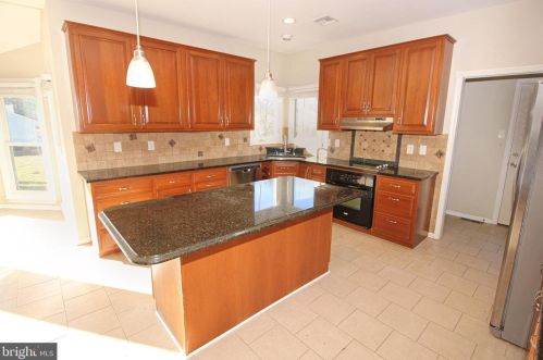 42 Bruce Dr, Southampton PA  18966-2125 exterior