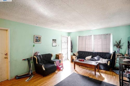 1517 51st Ave, Oakland CA 94601-5237 exterior