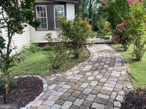 407 Hartford Rd, Mount Laurel, NJ 08054-9569
