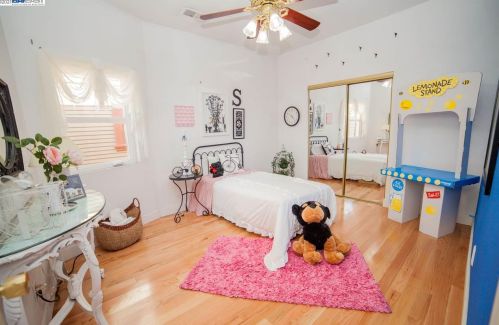 1610 14th St, Oakland CA  94607-1512 exterior
