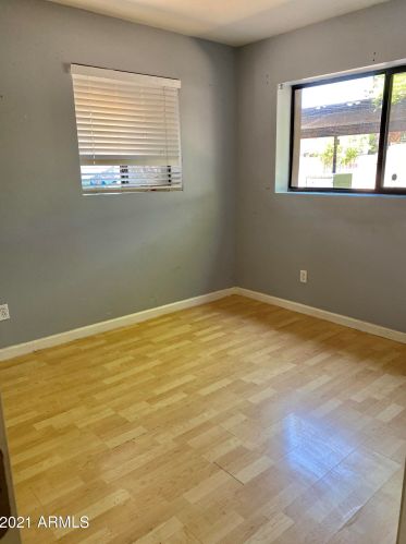 310 Earll Dr, Phoenix AZ  85013-4314 exterior