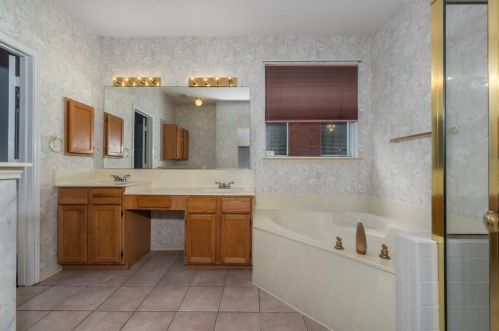 4720 Cascades St, Fort Worth, TX 76137-5104