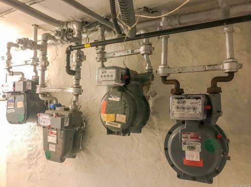 1847 Barnes Ave, Bronx NY  10462-3607 exterior