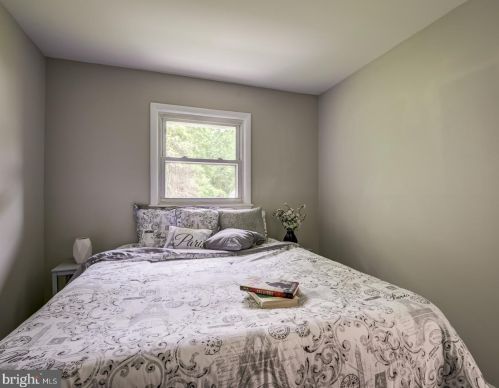 8813 Lagrange St, Lorton VA 22079-1643 exterior