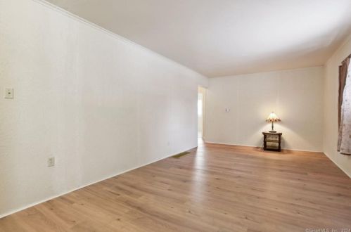 4 Fairway Ln, Norwich CT  06360-7006 exterior