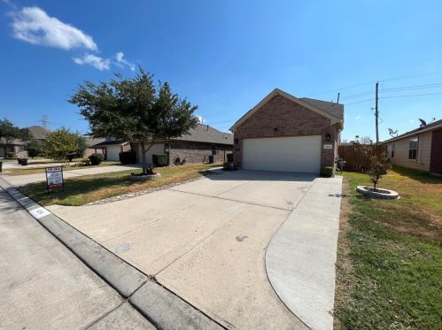 9214 Blue Cedar Ln, Humble, TX 77338-2828