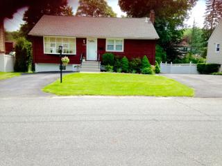 108 Maplewood Ave, Wayne NJ  07470-5134 exterior