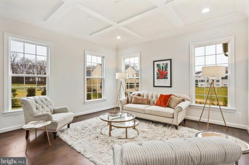 10244 Forest Lake Dr, Great Falls VA  22066-3609 exterior