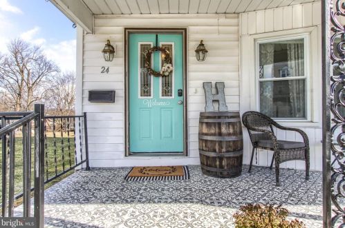 24 Altoona Ave, West Enola, PA 17025-2501