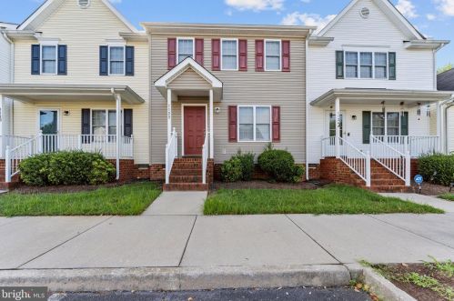 1122 Settlers Landing Dr, Tappahannock, VA 22560-5071