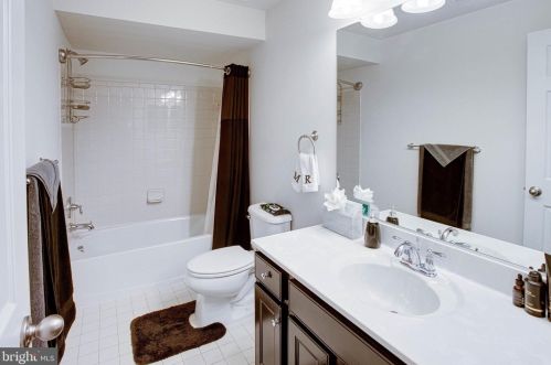 3602 Eagle Ridge Dr, Woodbridge VA  22191-6564 exterior