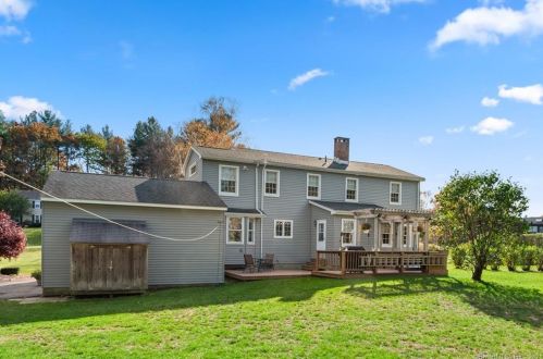 18 Carriage Dr, Unionville, CT 06013-1305