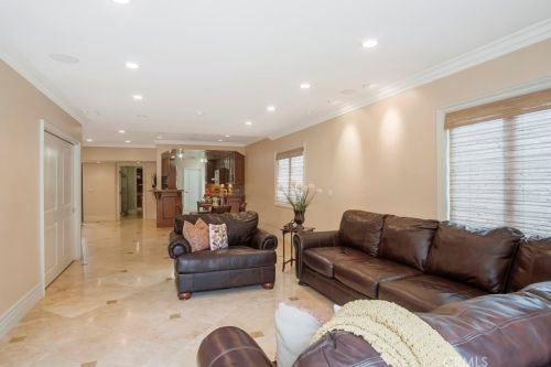 6635 Matilija Ave, Van Nuys CA 91402-5430 exterior