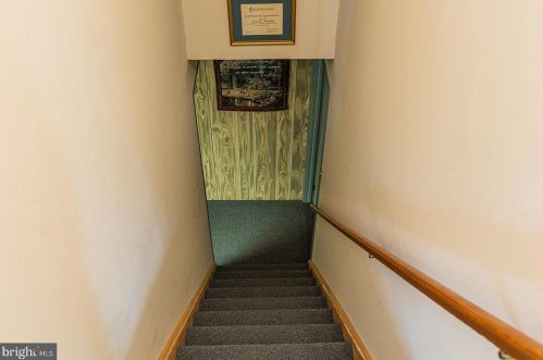 18 Townsend Ct, Lancaster PA  17603-6797 exterior