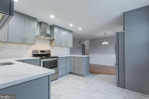 112 Sunset Dr, Southampton, PA 18954-1838