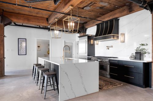 1818 Water St, Milwaukee, WI 53202-1540