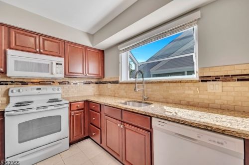 409 Cardinal Ln, Bedminster NJ  07921-1913 exterior