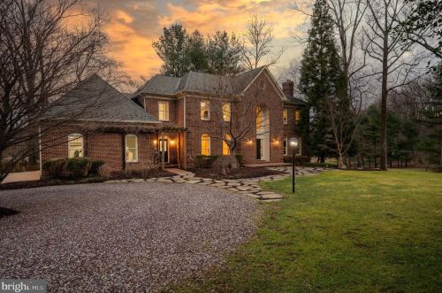 281 Golden Woods Ct, Great Falls VA  22066-4152 exterior