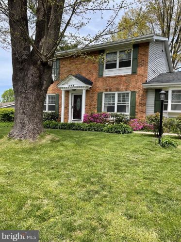 303 Orchard Cir, Hamilton VA  20158-9700 exterior