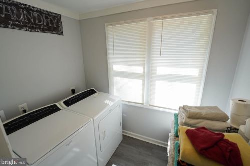 411 6th St, Laurel DE  19956-1363 exterior