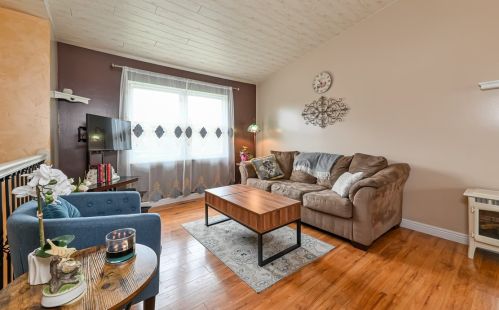 136 Carters Grove Dr, Gibsonia, PA 15044-9519