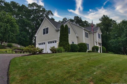 38 Whippoorwill Ln, Bristol, CT 06010-8955