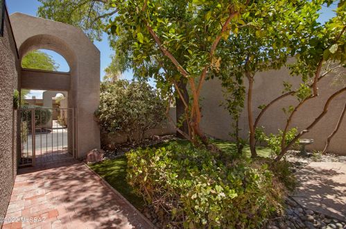 4413 Kleindale Rd, Tucson, AZ 85712-5435