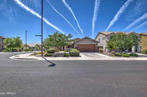 7958 Columbus Dr, Gilbert, AZ 85298-7430