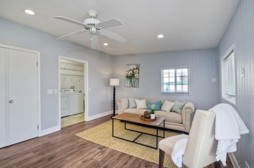 2015 Burroughs St, San Diego CA  92111-6643 exterior