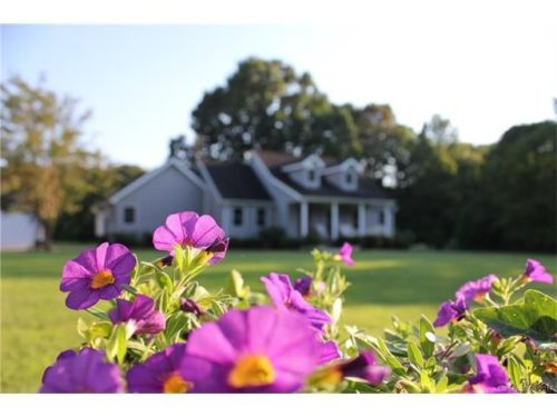 145 Shalom Pl, Statesville, NC 28677-8646