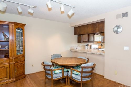 20056 Avenue Of The Oaks, Santa Clarita CA  91321-1361 exterior