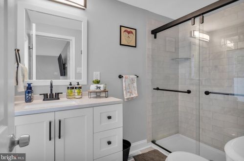 501 Rhoads Ave, Tavistock NJ  08033-2931 exterior