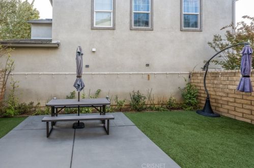 28474 Camino Del Arte Dr, Santa Clarita CA  91354-3094 exterior