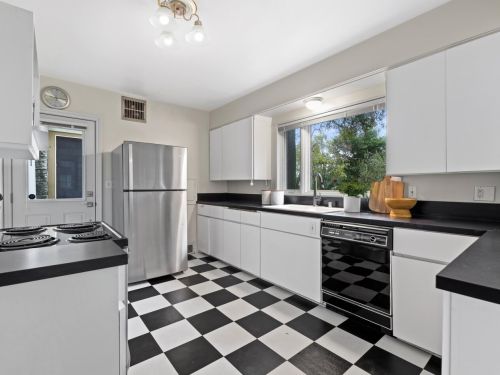 4114 Lk Dr, Milwaukee WI 53211-1719 exterior