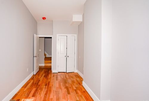 104-52 164th St, Jamaica, NY 11433-1115