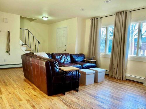 15 Montauk Pl, Oakdale NY  11769-1117 exterior