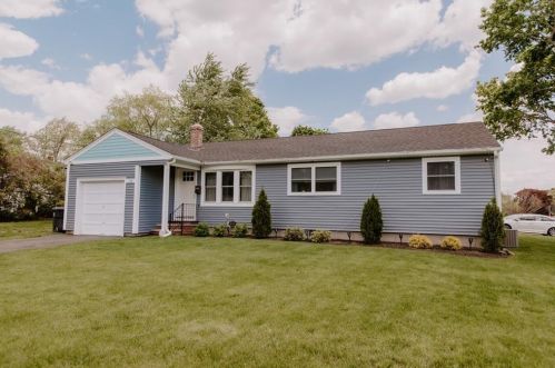 132 Parkside Dr, Warwick, RI 02888-4646