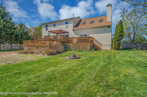 1013 Woodlane Rd, Jackson Twp NJ  08527-1555 exterior