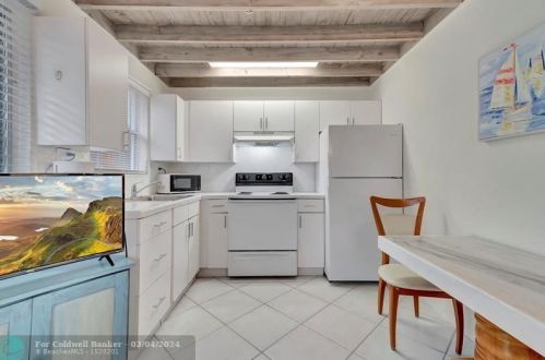 320 4 Ave, Delray Beach FL  33444-2717 exterior