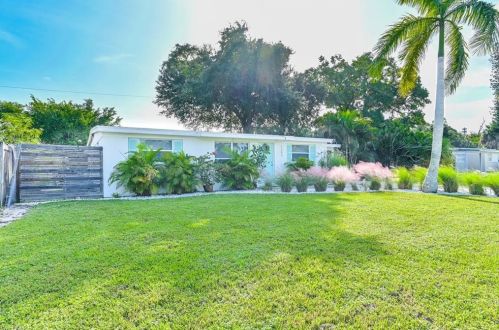 1243 Brookside Dr, Naples FL  34104-4201 exterior